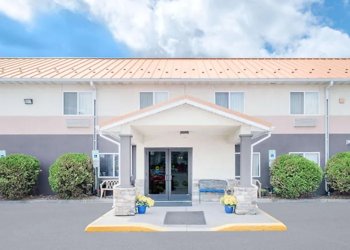 Days Inn & Suites By Wyndham Fargo 19Th Ave/Airport Dome