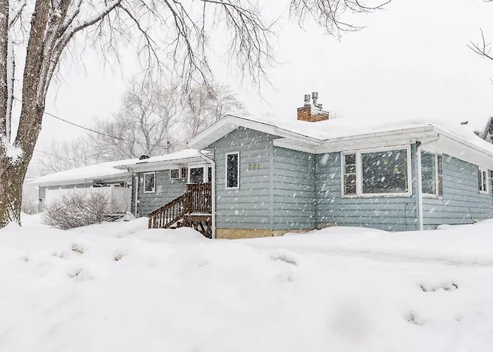 New Remodeled Townhome In Central Fargo