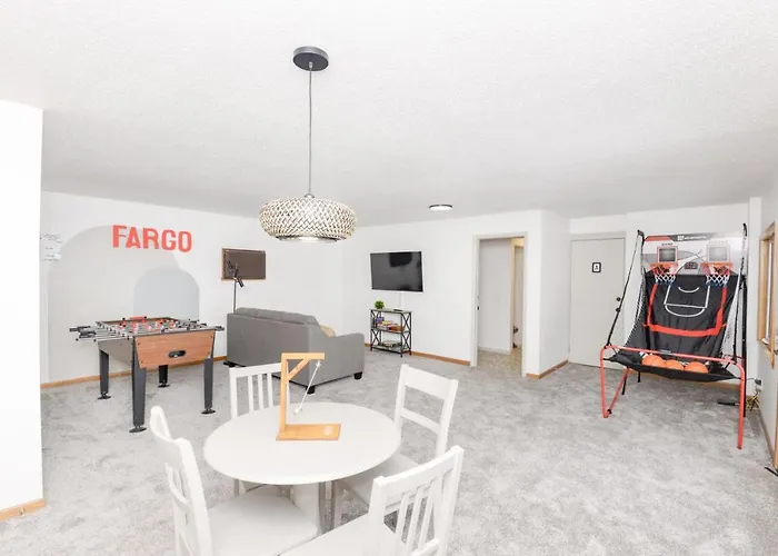 New Remodeled Townhome Close To Downtown