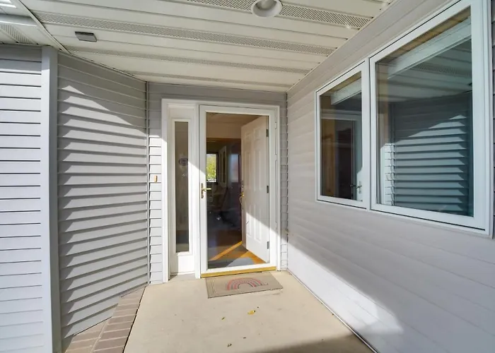 5 Mi To Dtwn: Pet-Friendly 'Wheatland Twin' Home!