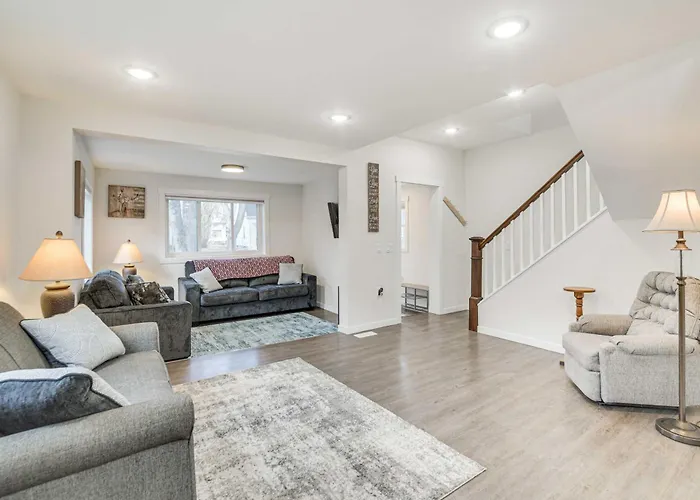 Dog-Friendly Home < 1 Mi To Downtown Fargo!