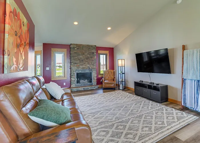Hot Tub & Fenced Yard: Spacious Fargo Home!