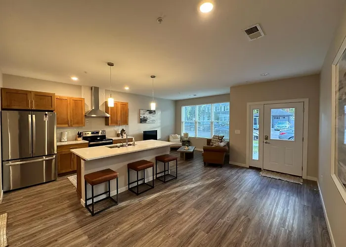 Elegant Townhouse Near Ndsu And Downtown Fargo #101